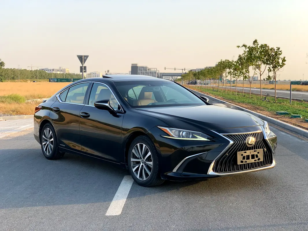 Lexus ES 300h مدل 2021